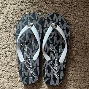 7M Michael Kors flip flops